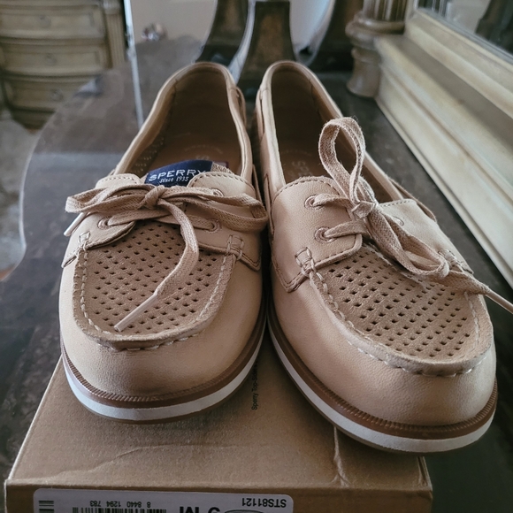 Sperry woman shoes size 9, buff color, new - Picture 2 of 7